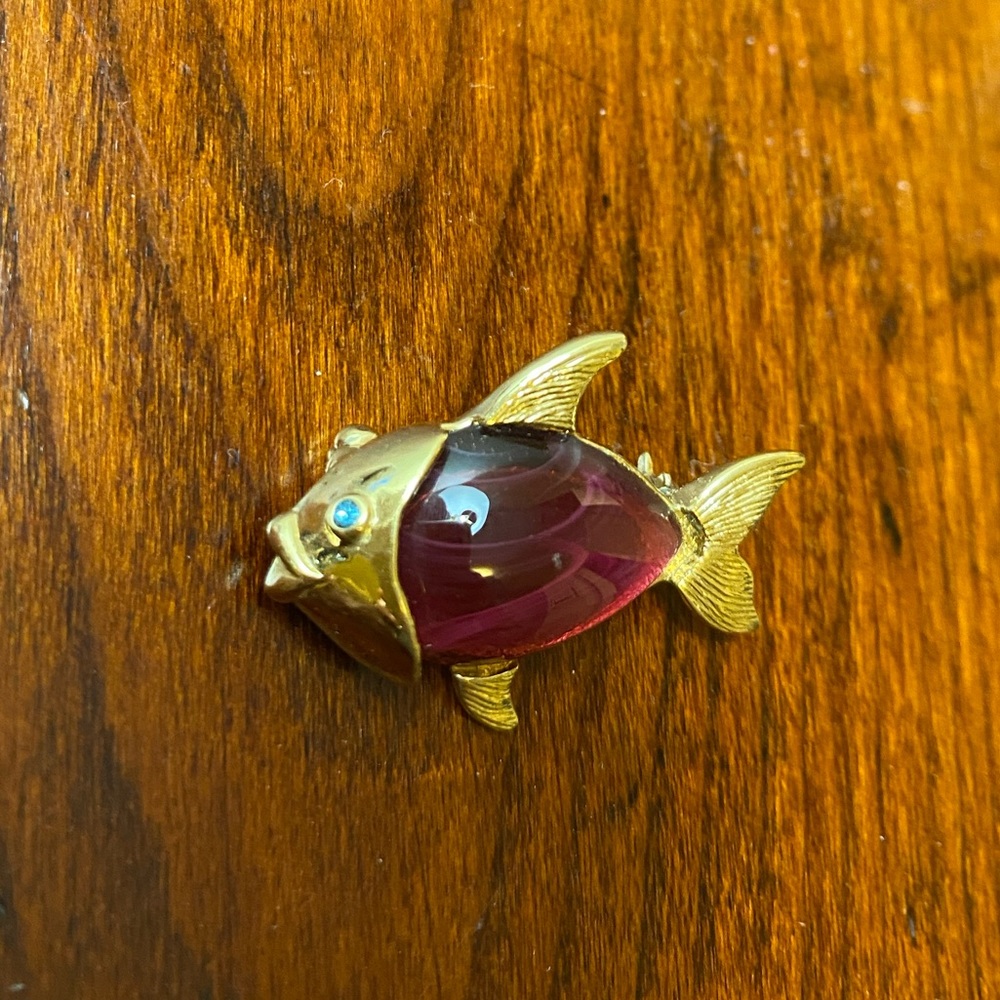 Fish pin